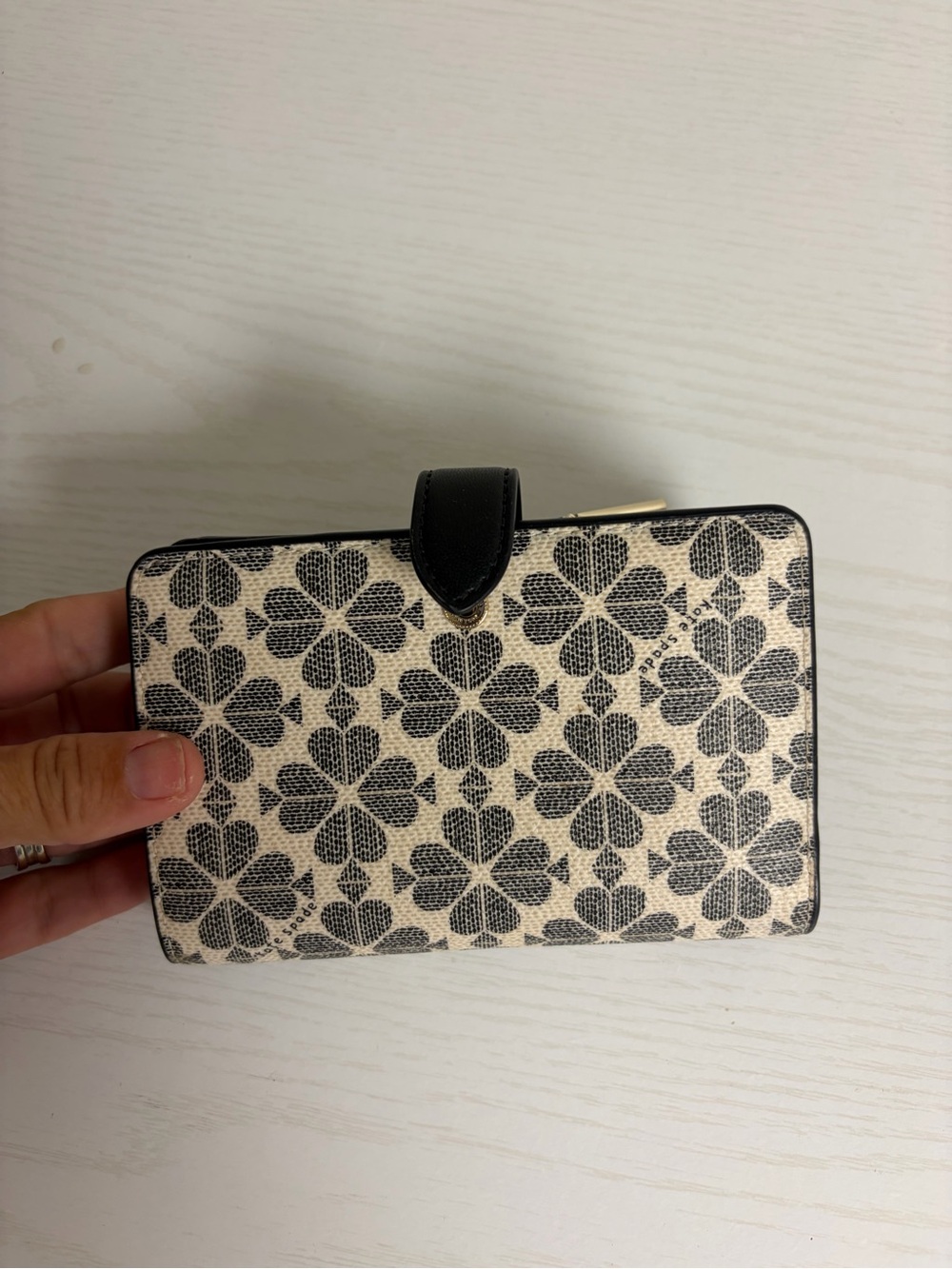 NWOT kate spade Black & Cream Floral Jacquard Compact Wallet - Picture 5 of 6